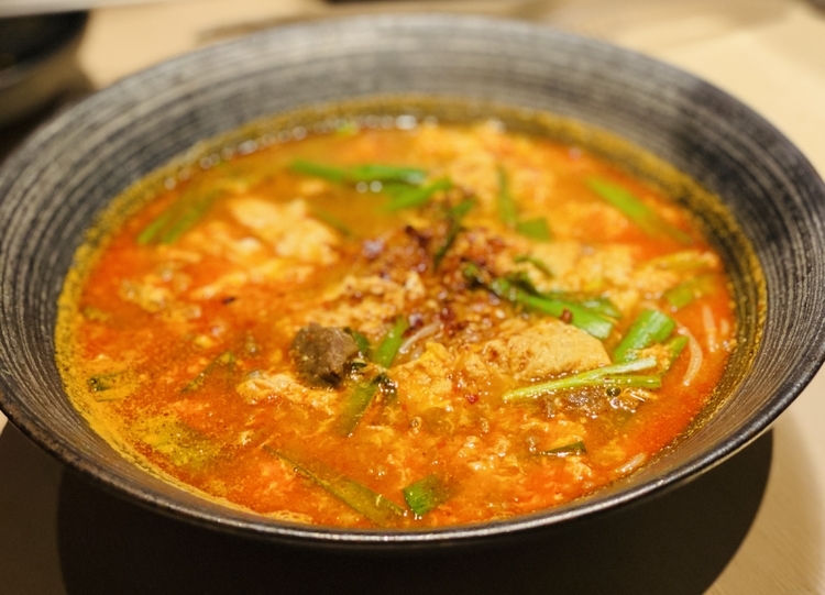 独特のもちもちとした麺の食感がクセになる『宮崎辛麺』900円（税抜き）
