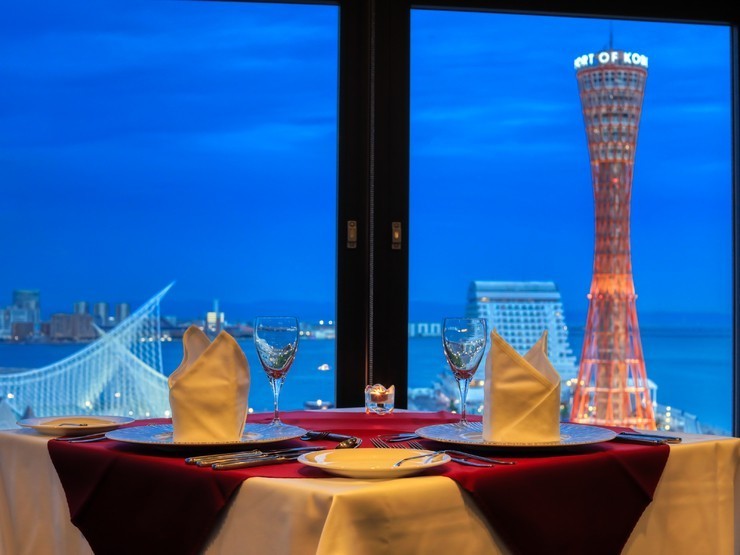 DININGBAR神戸倶楽部の店内