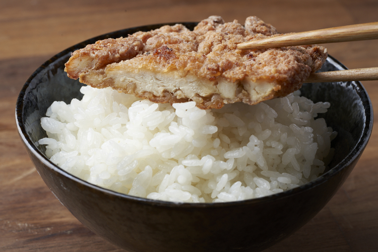 揚げたてを大胆にのせて「ダージーパイ丼」に！！