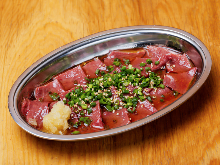二〇加屋大衆の山形牛ハツ刺身