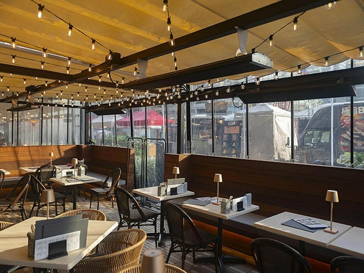 8th sea oysterbar TOKYO TORCH店の店内